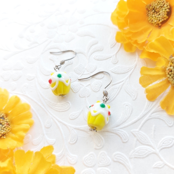 Cute and colorful glass cupcake earrings - Picture 2 of 6